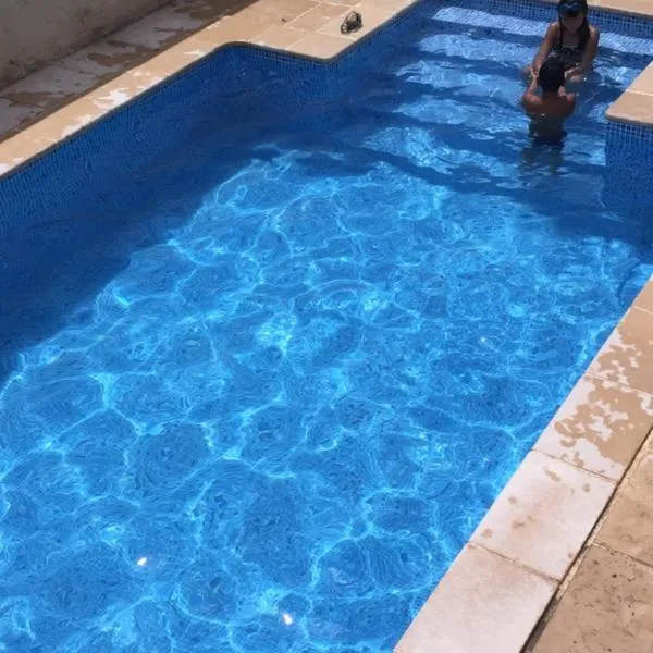 Casa con Gran Piscina particular cerca playa, hotel en Torredembarra