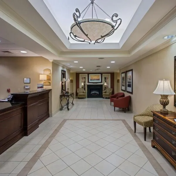 傑克遜- 弗洛伍德智選假日套房酒店，弗洛伍德的飯店