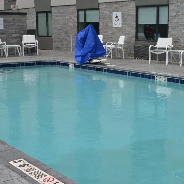 Holiday Inn - Columbus by IHG، فندق في كولومبوس