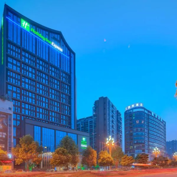 Holiday Inn Express Leshan City Square by IHG High Speed Rail and Leshan Giant Buddha, hotel v destinaci Le-šan