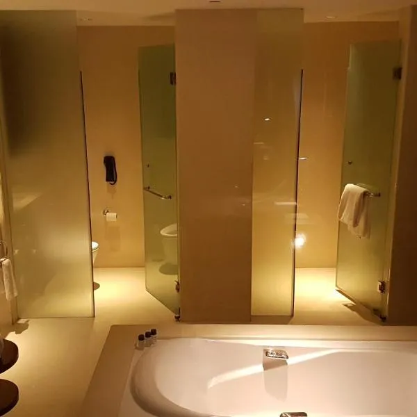 Crowne Plaza Kochi by IHG, viešbutis mieste Kočis