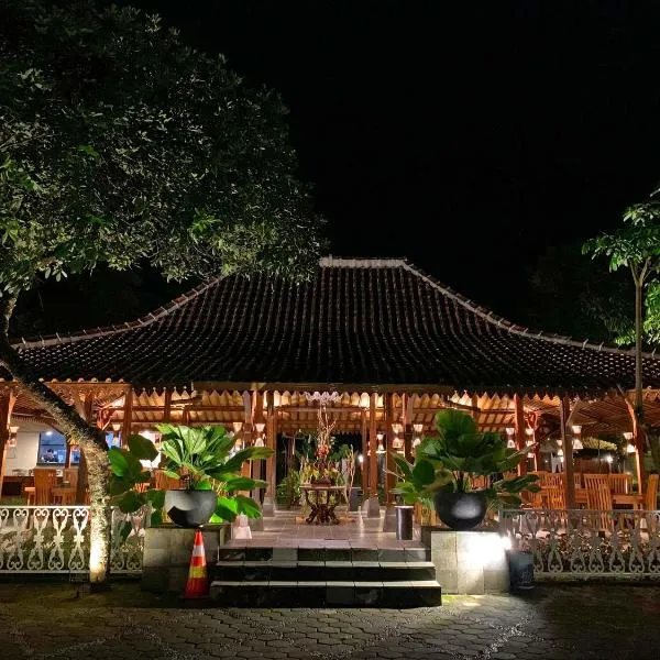 The Nalaya Hotel & Resto, hótel í Borobudur