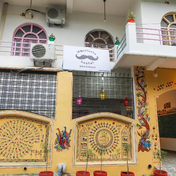 Moustache Khajuraho, khách sạn ở Ghūra