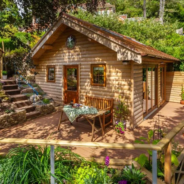 Porthole Log Cabin, hotel em Minehead