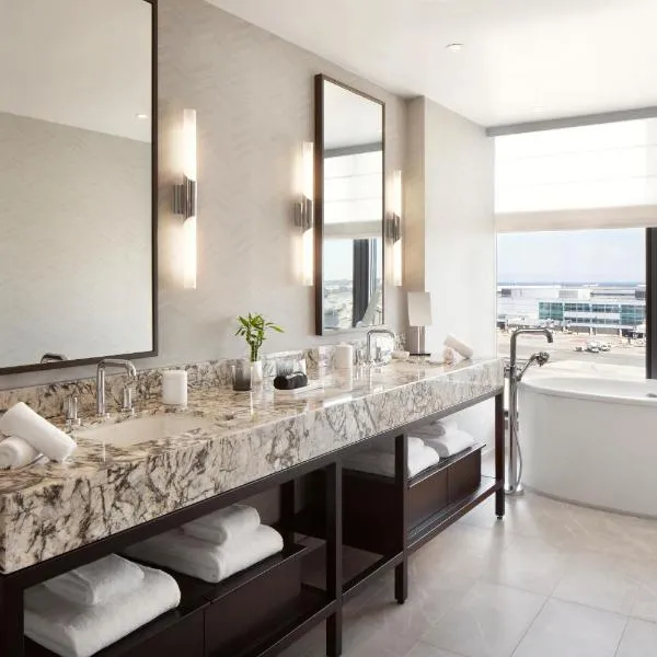 Grand Hyatt at SFO - photo 3