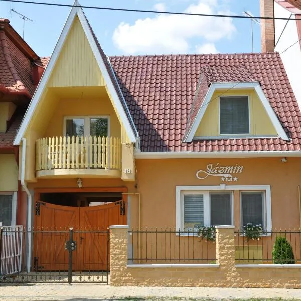 Jázmin Panzió, hotel in Hajdúszoboszló