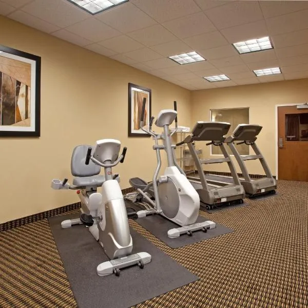 Holiday Inn Express Pembroke by IHG, hotel in Pembroke