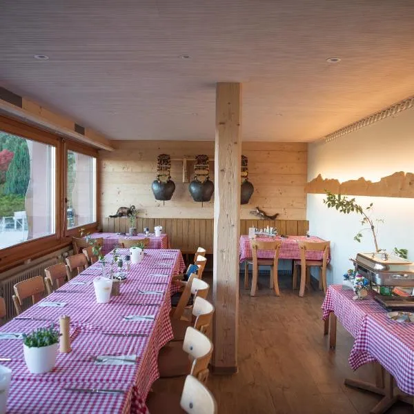 Restaurant und Kaeserei Berghof, hotel v destinaci Ganterschwil