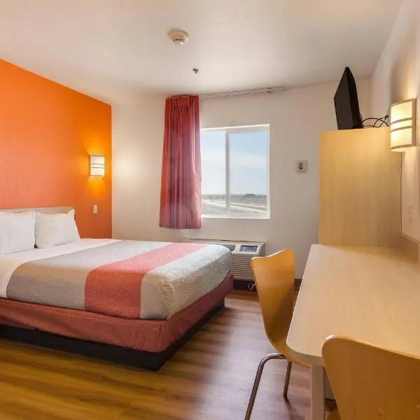 Motel 6-Lemoore, CA, hotel in Lemoore