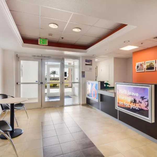 Howard Johnson by Wyndham Lemoore，勒穆爾的飯店