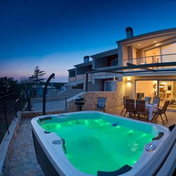 Villa Bobos place with Jacuzzi and Sauna 46D, hotel in Umag