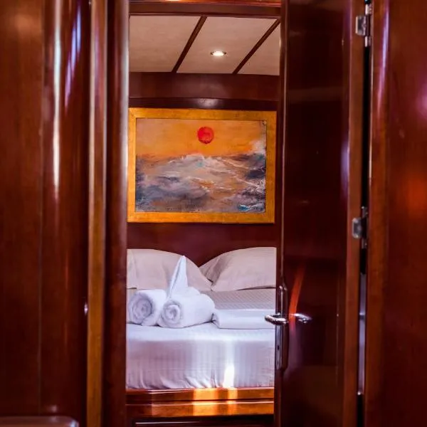 Boat Aiolis in the Athenian Riviera!, hotel v Aténách