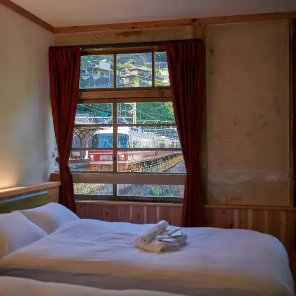 The Railway Hotel Koyasan Pilgrimage Railway - Station Inn - Self Check-in Only: Kudoyama şehrinde bir otel