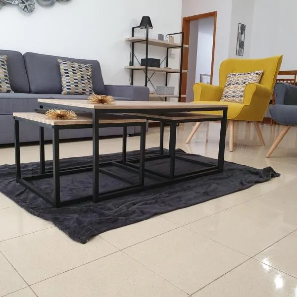 Black'nYellow Place, Hotel in Vila Franca do Campo
