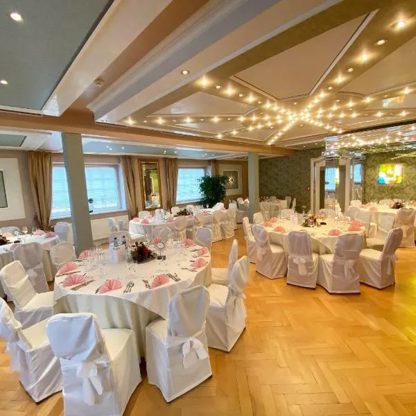 Hotel zur goldenen Sonne, hotel v destinaci Usingen