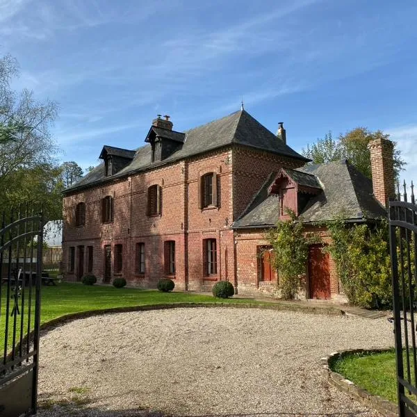 Stunning 5 bedroom French Manor house, Normandy, hotell i Beaunay