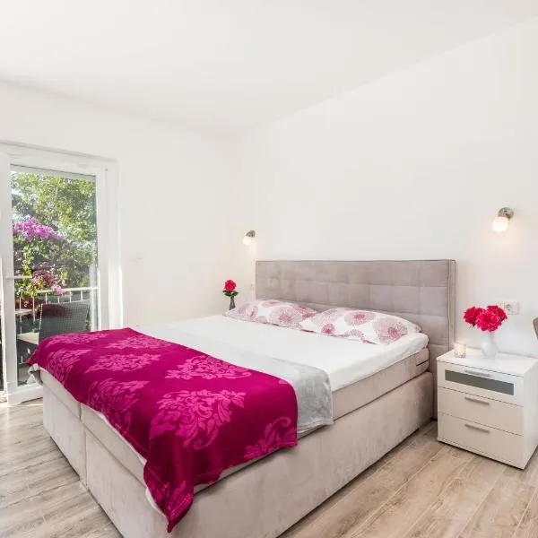 Apartment Nino, hotel in Gradac