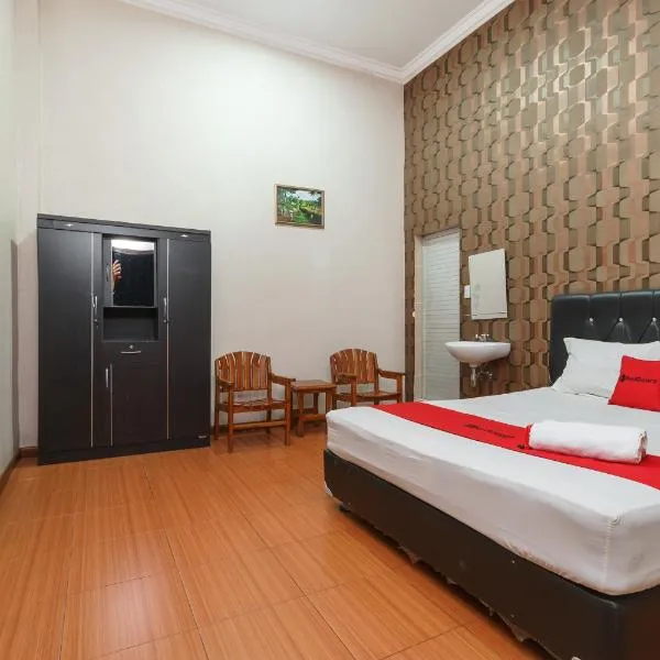 ๋น ๋ผ๋นณ์ ์์นํ ํธํ
RedDoorz near Danau Toba Parapat