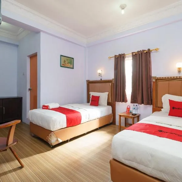 RedDoorz at Sedayu 1 Parapat, hotel v destinaci Parapat