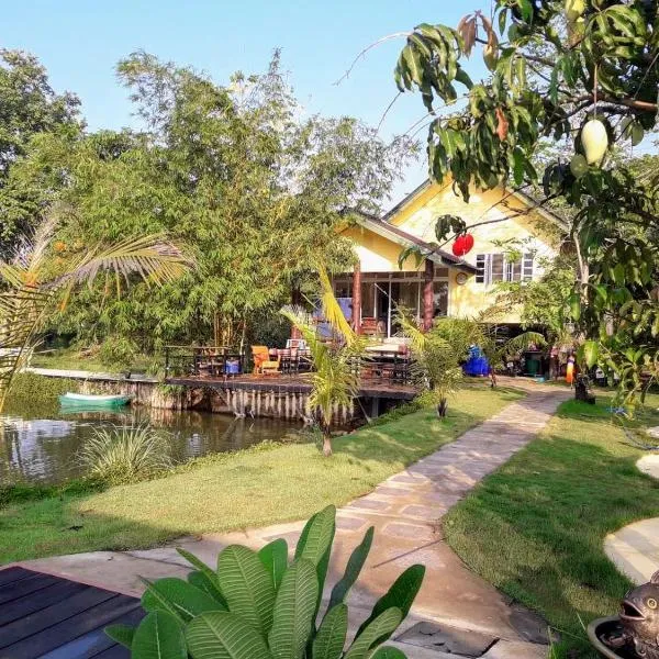 LLamados Fishing Lake, hotel em San Kamphaeng