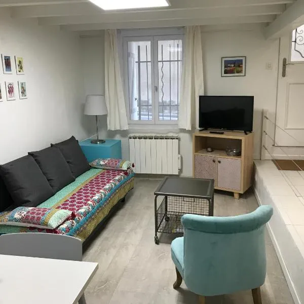 Le calme et la tranquilité à 15 minutes d'Avignon, hotel in Caumont-sur-Durance