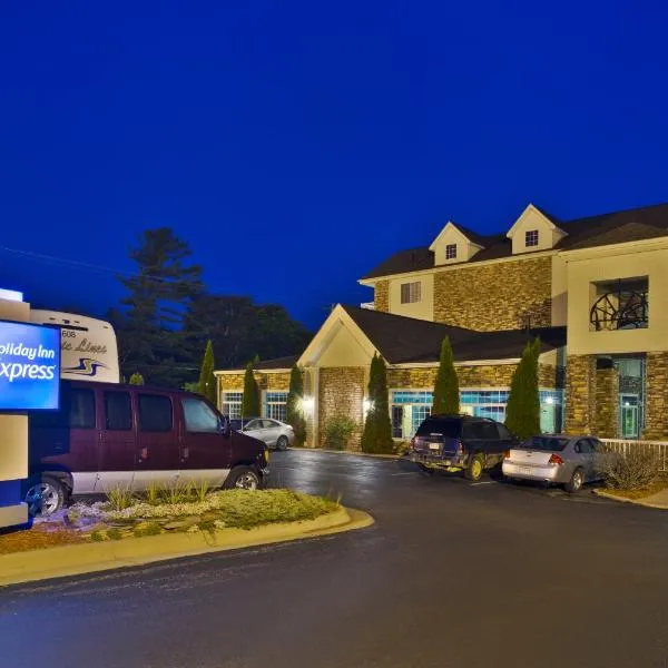 Holiday Inn Express Mackinaw City, an IHG Hotel, hotel di Carp Lake