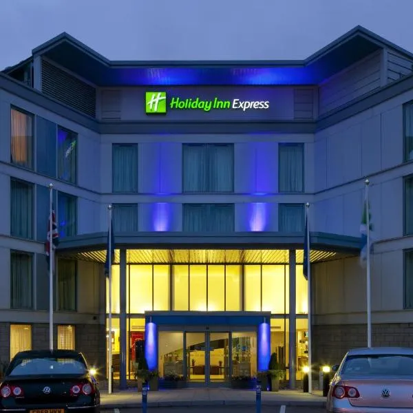 Holiday Inn Express London Stansted Airport by IHG、スタンステッド・マウントフィーチェットのホテル
