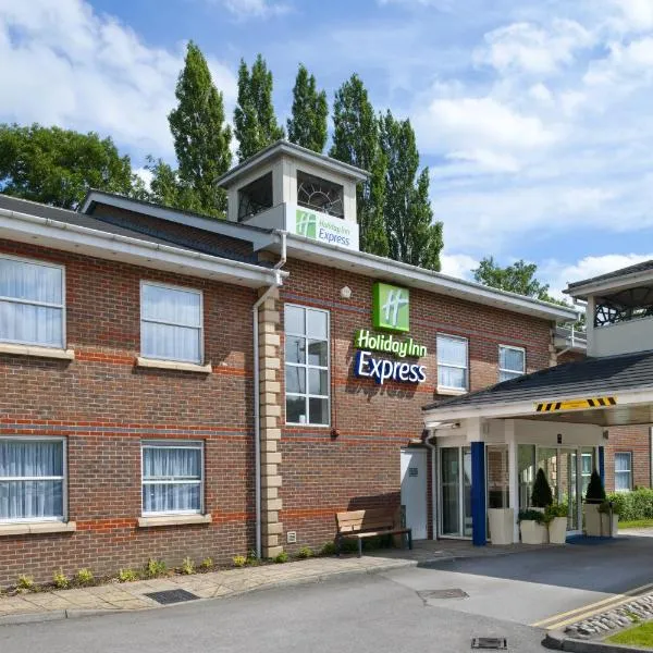 Holiday Inn Express Leeds-East by IHG, hotel in Leeds