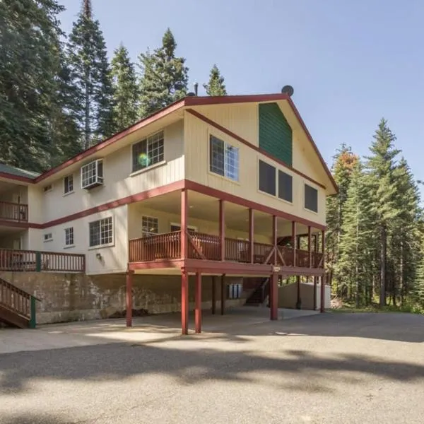 YoBee! Park Reservation Included! Heart of Yosemite - Homey Studios and Breakfast, hotel en Yosemite West
