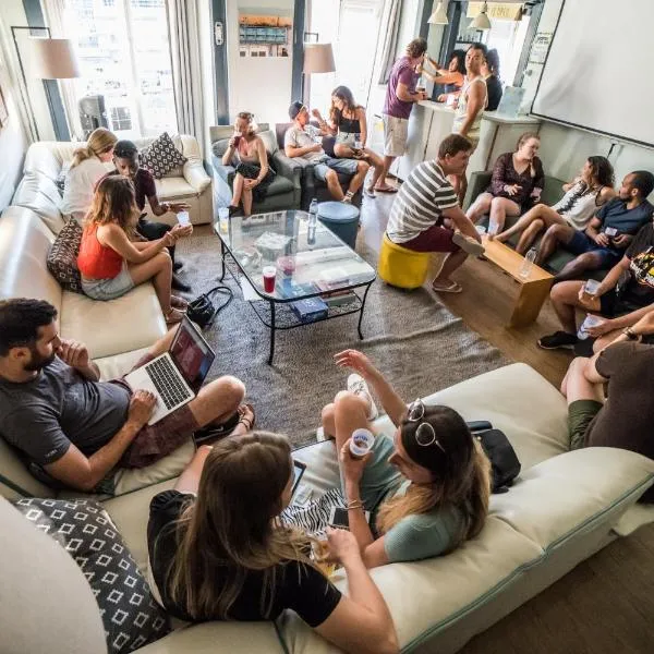 Goodmorning Solo Traveller Hostel, hotel in Lisbon