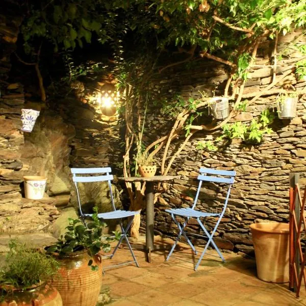Casa Jordi - Piedra y bóveda en el corazón de Cadaqués I 3 suites I 2 parkings I patio con bbq, hotel en Cadaqués