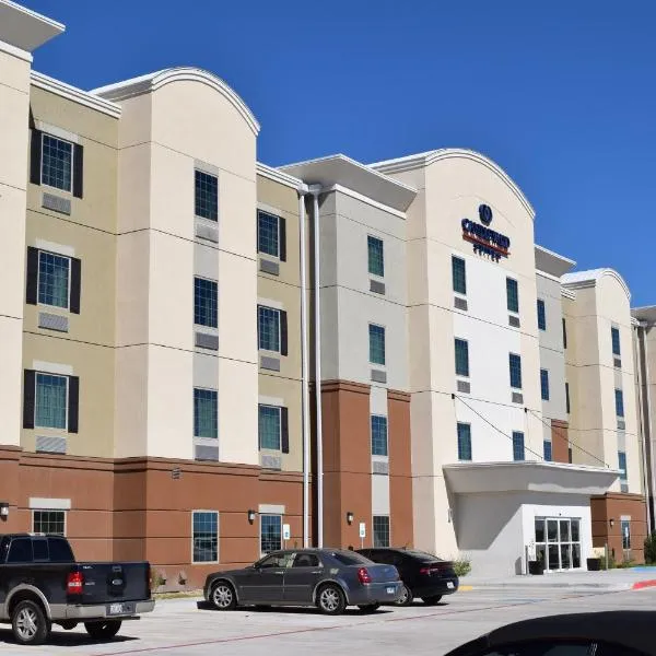 Candlewood Suites Monahans, an IHG Hotel، فندق في موناهانز