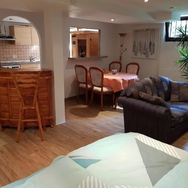 4 Sterne Apartment mit Garten Alt-Mariendorf, hotel a Berlín