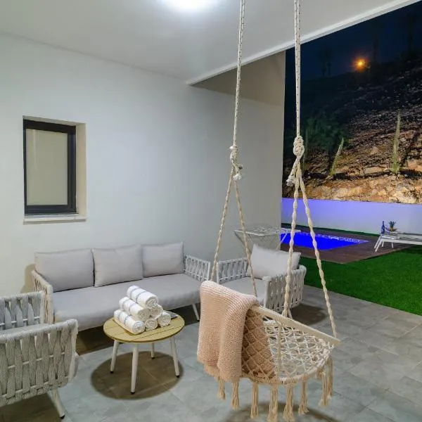 Michaelangelo Luxury Garden Apartment with Private Pool, hotel din Arbel