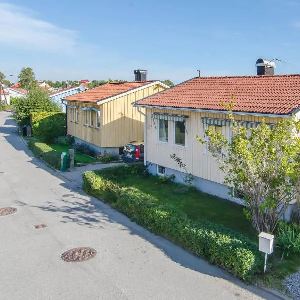 Tallkrogen Romantic House - Upper or Lower Apartment, hotel in Opp-Norrby