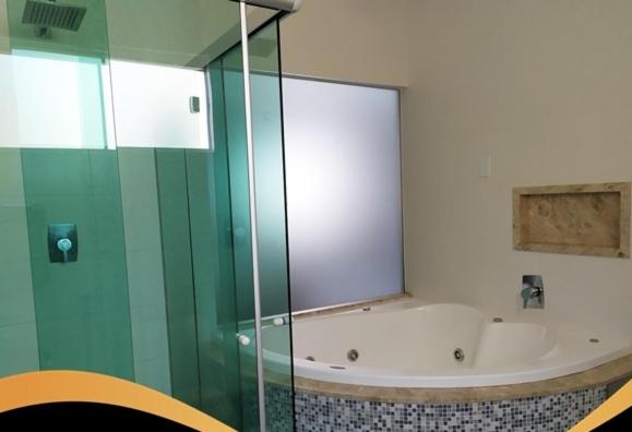 Linda Casa com Sauna, Hidromassagem, Piscina, Cascata, Churrasqueira e Suíte Master!! - Foto 3