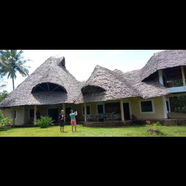 Diani Beach-Villa Kirsch, hotel a Galu