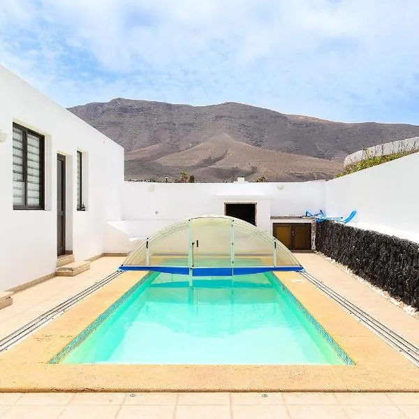 Famara Beach Apt, hotell i Famara