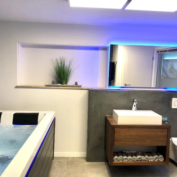 Luxus Spa auf tollem Anwesen, khách sạn ở Neubulach