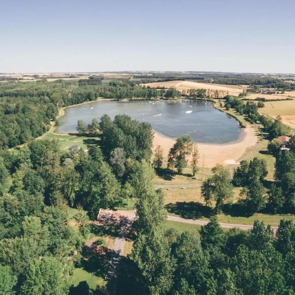 Terres de France - Moncontour Active Park, hotel em Moncontour