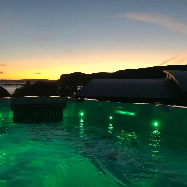Stones Luxury B&B with hot tub and self-contained rooms, hotel in Staffin