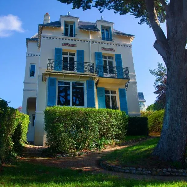 Villa Classée 4 étoiles Vue mer exceptionnelle, hotel en Trouville-sur-Mer