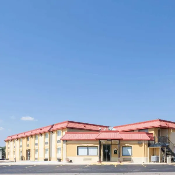 Super 8 by Wyndham Clinton, hotel di Weatherford