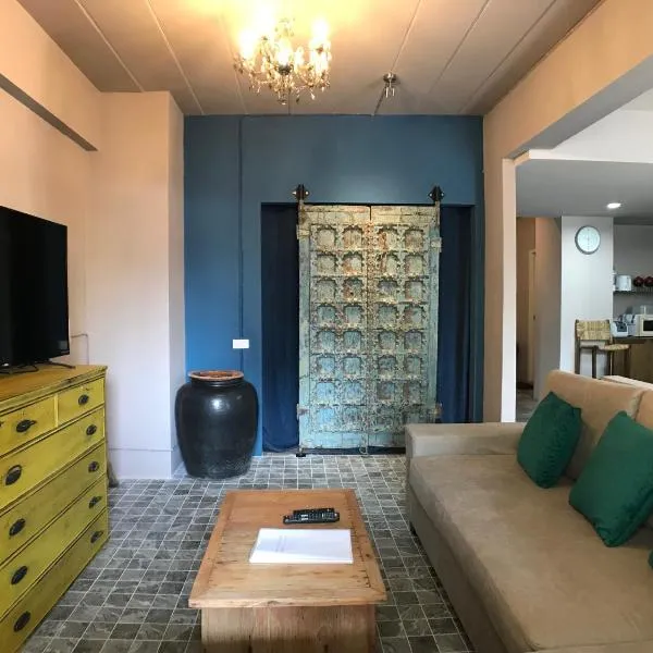 8th House @ center of Chiangmai old town, hotel in Chiang Mai
