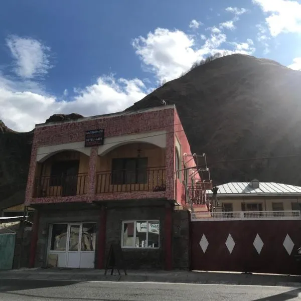 WATERFALL, hotel in Kazbegi