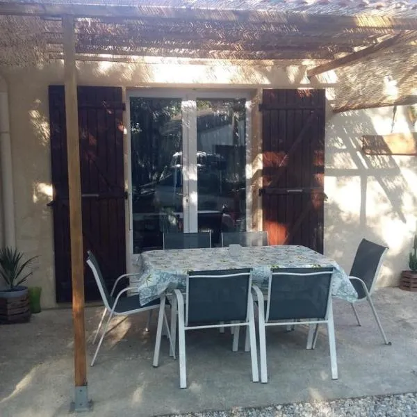 GITE LES MINOUX, hotel v destinaci Saint-Julien-de-Cassagnas