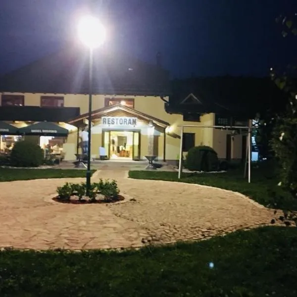 OMLADINSKI HOTEL ROSTOVO, hôtel à Batuša