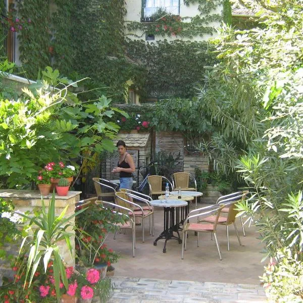 Gimi Vendégház, hotel v destinaci Baja