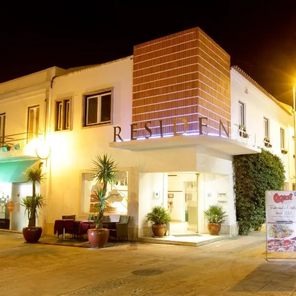 Residencial Mar e Sol, hotelli kohteessa Costa da Caparica