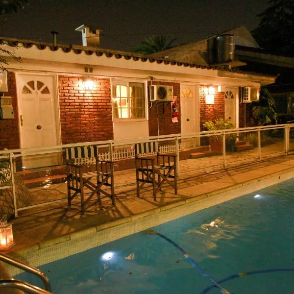 Bernie's Bed & Breakfast , A 3 KILOMETROS DEL AEROP EZEIZA, VAN ,IN-OUT, FREE EZEIZA AIRPORT, hotell i Laferrere